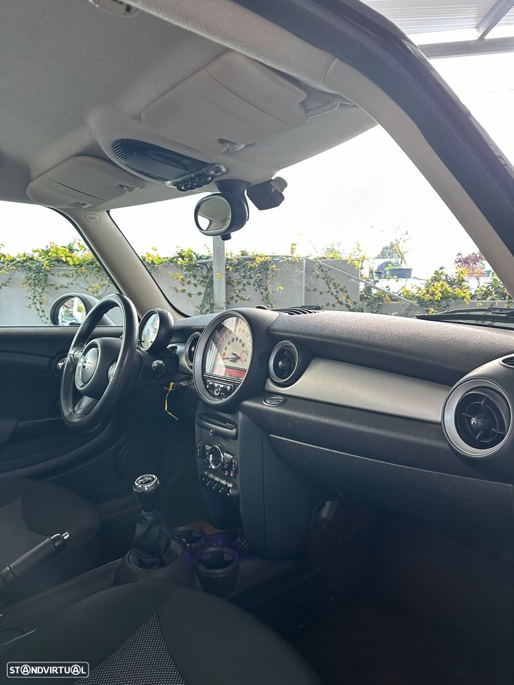 MINI 3 Portas One D - 17