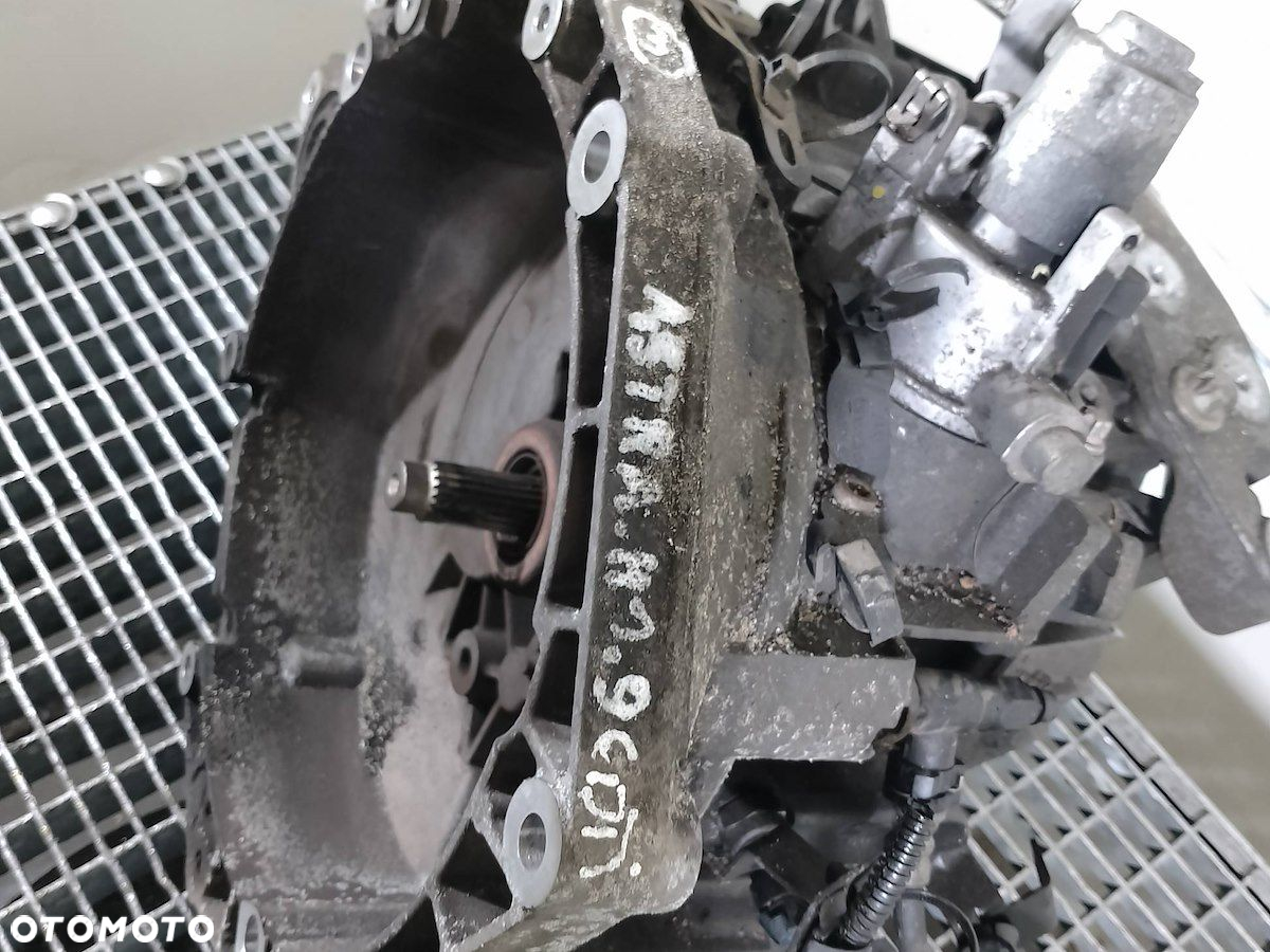 SKRZYNIA BIEGÓW MANUALNA OPEL ASTRA H M32   55192042 1.9 CDTI - 4