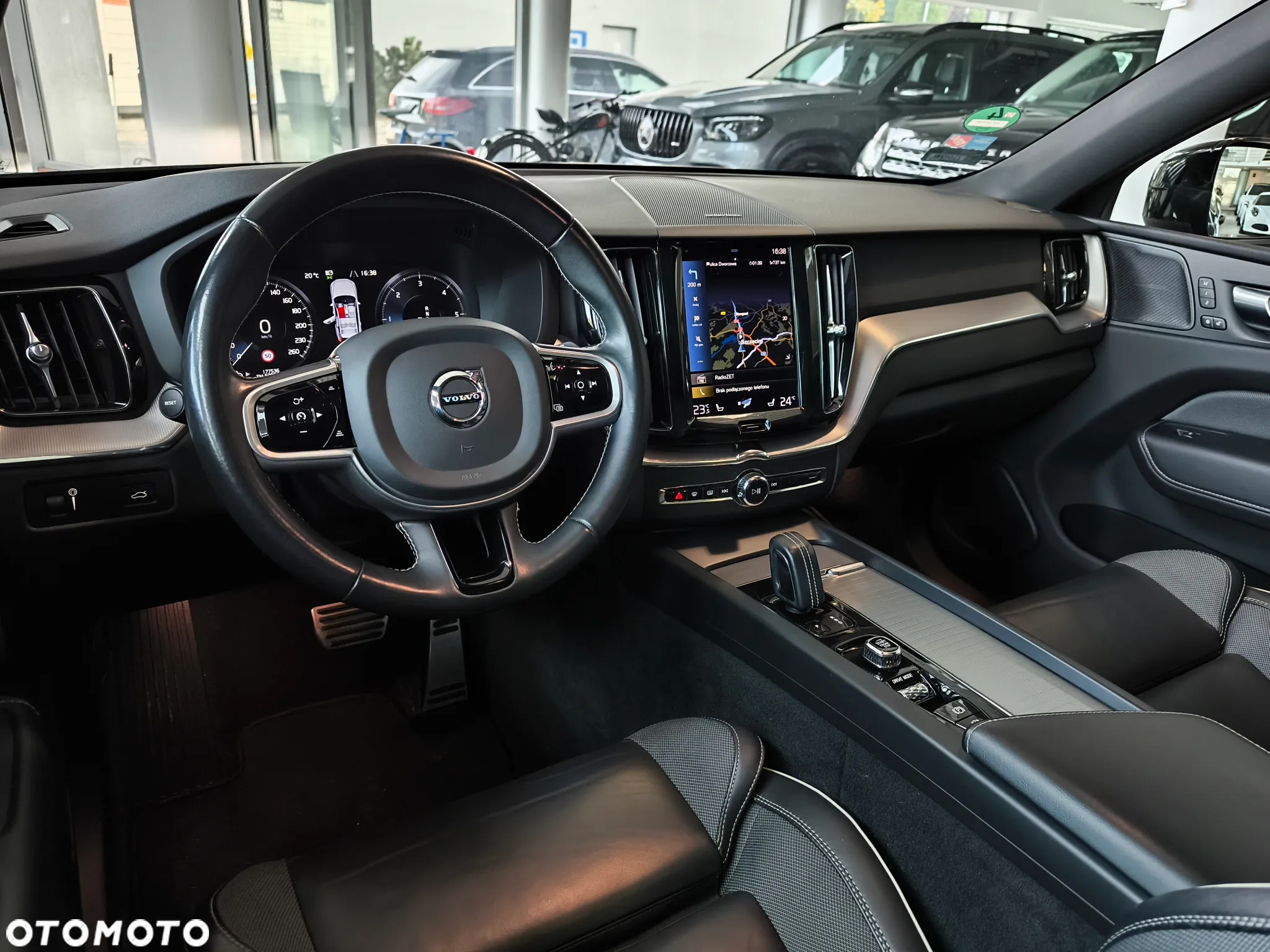 Volvo XC 60 D5 AWD R-Design - 11