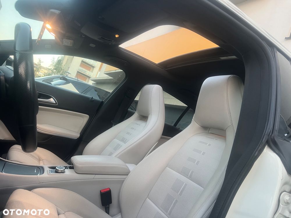 Mercedes-Benz CLA 180 7G-DCT UrbanStyle Edition - 11