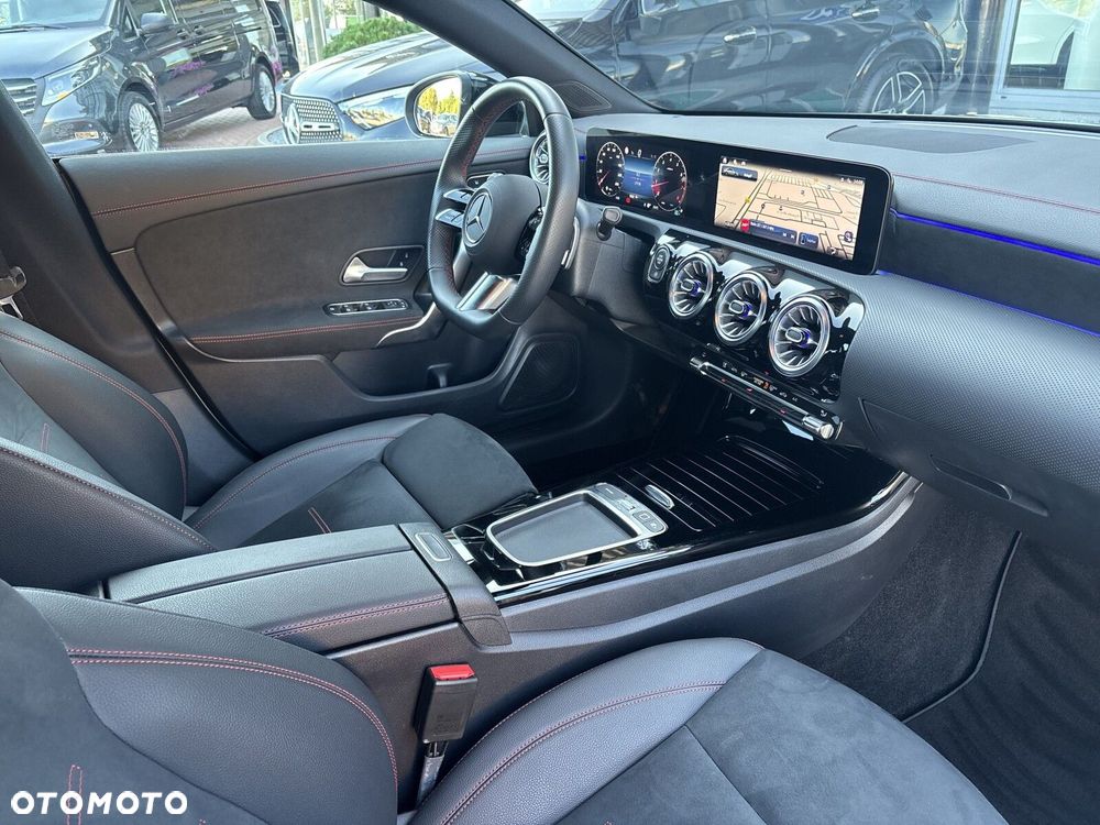 Mercedes-Benz CLA 200 mHEV AMG Line 7G-DCT - 17