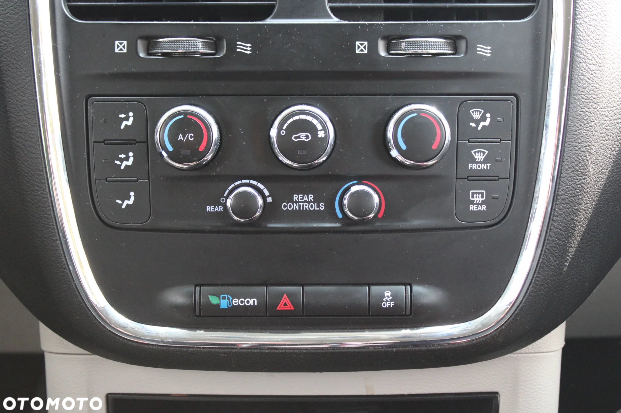 Dodge Grand Caravan - 29
