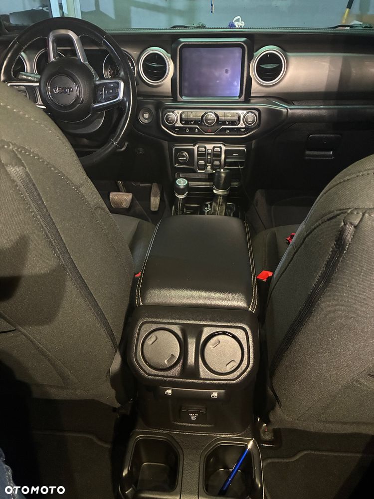 Jeep Wrangler Unlimited GME 2.0 Turbo Sahara - 25