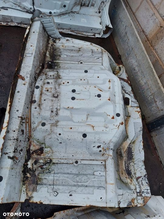 Podłoga ćwiartka Maxity Cabstar części 07-20r - 1