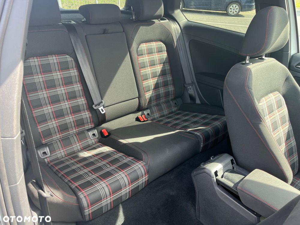 Volkswagen Golf - 14