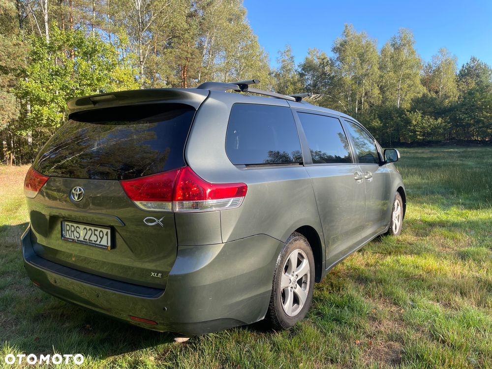 Toyota Sienna - 5