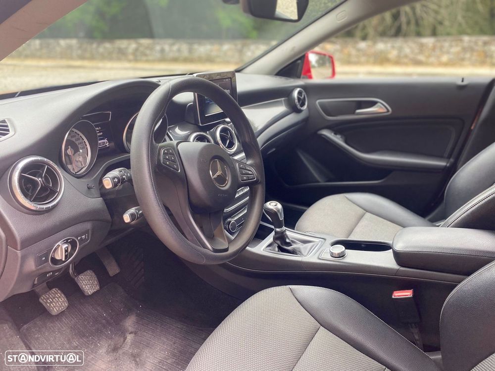 Mercedes-Benz CLA 200 d Shooting Brake Urban - 16