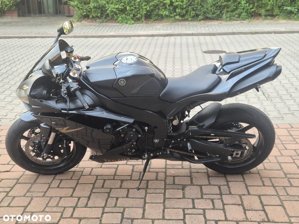 Yamaha R1 - 27