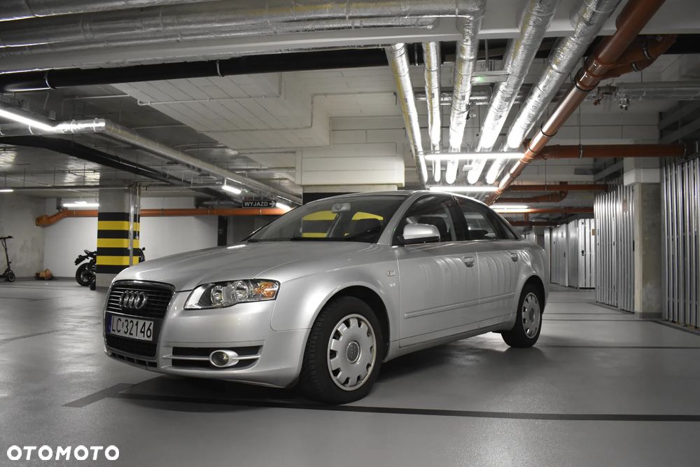 Audi A4 Limousine - 1