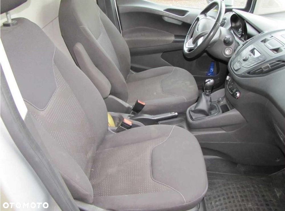 Ford Transit Courier - 13