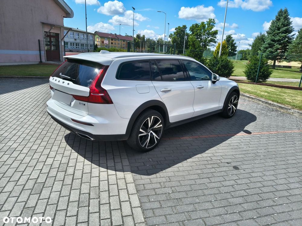 Volvo V60 Cross Country B5 B AWD Ultimate - 8