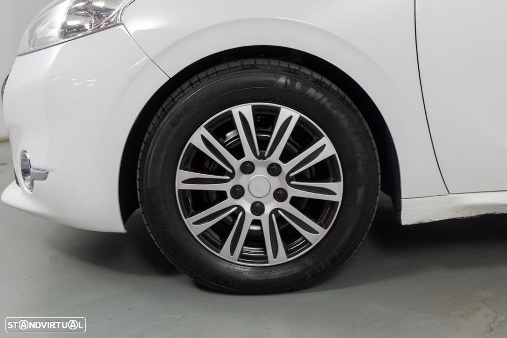 Peugeot 208 1.6 e-HDi SE Style - 18