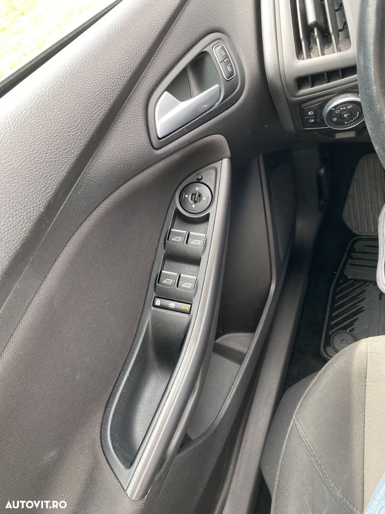 Ford Focus - 11