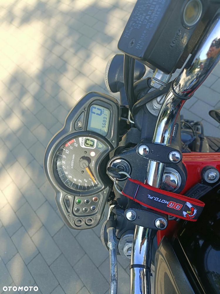 Suzuki Gladius - 8