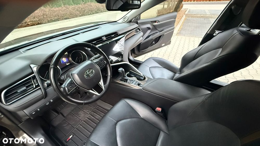 Toyota Camry - 25