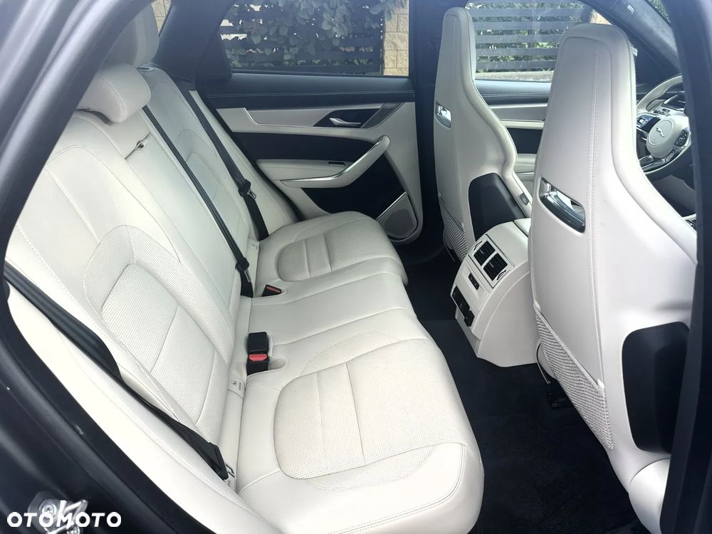 Jaguar F-Pace - 22