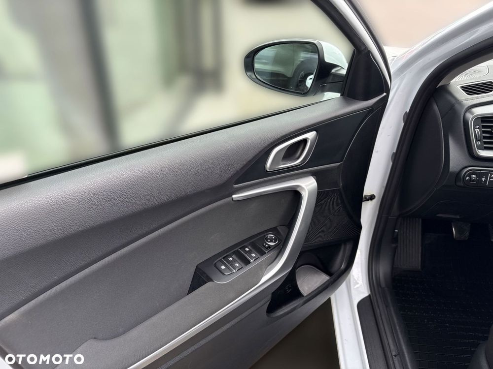 Kia Ceed 1.5 T-GDI M - 10