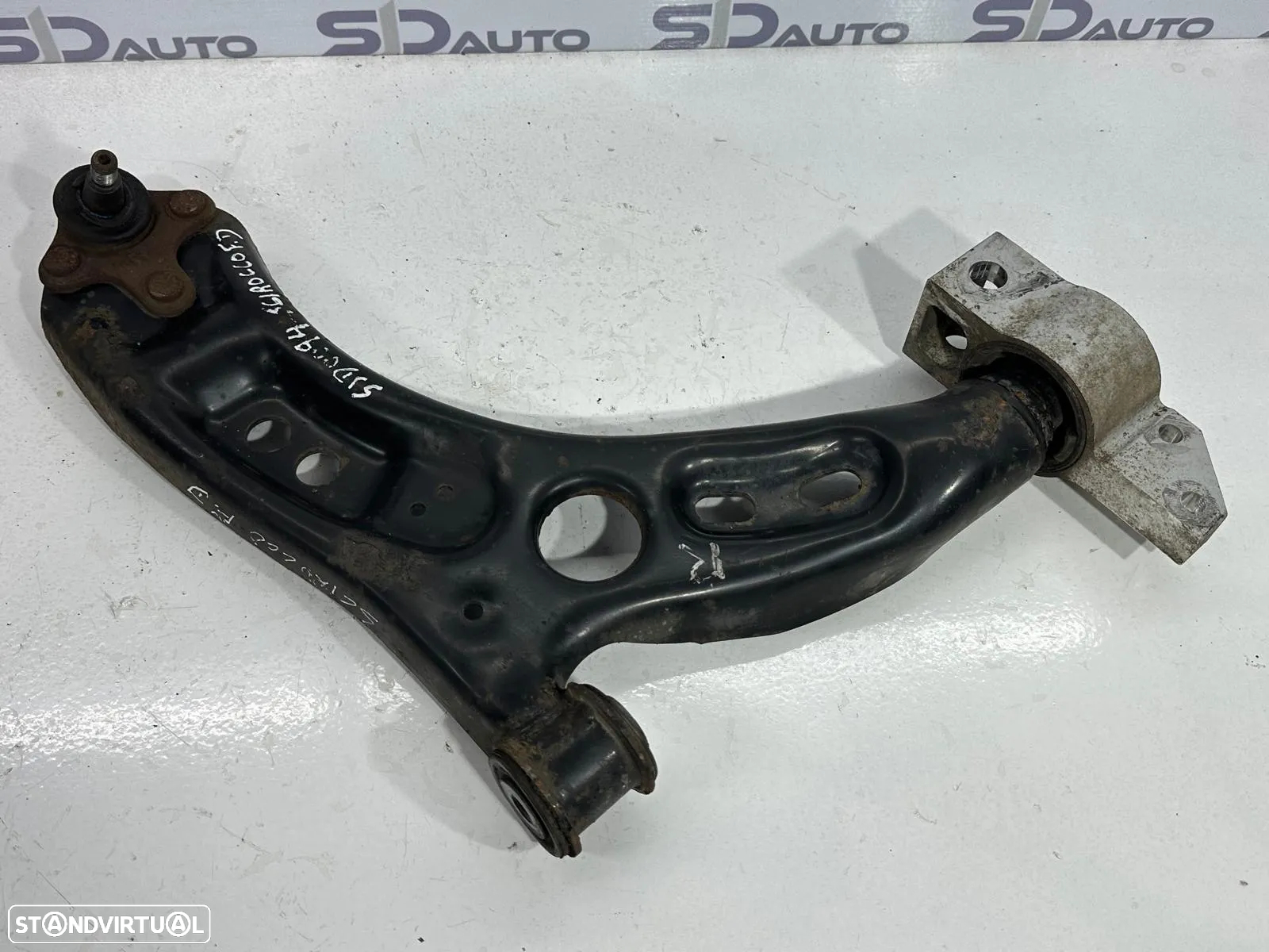 Braço Suspensão Frente Direito / Esquerdo - VW Scirocco (2010) / VW Golf VI / Seat Ibiza - 2
