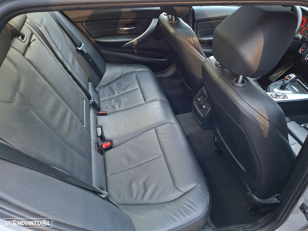 BMW 320 d Auto Pack M - 32