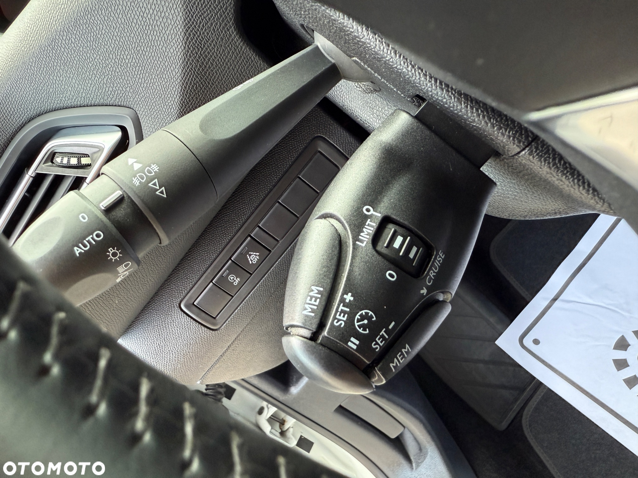 Peugeot 308 SW BlueHDi 120 EAT6 Stop & Start Allure - 37