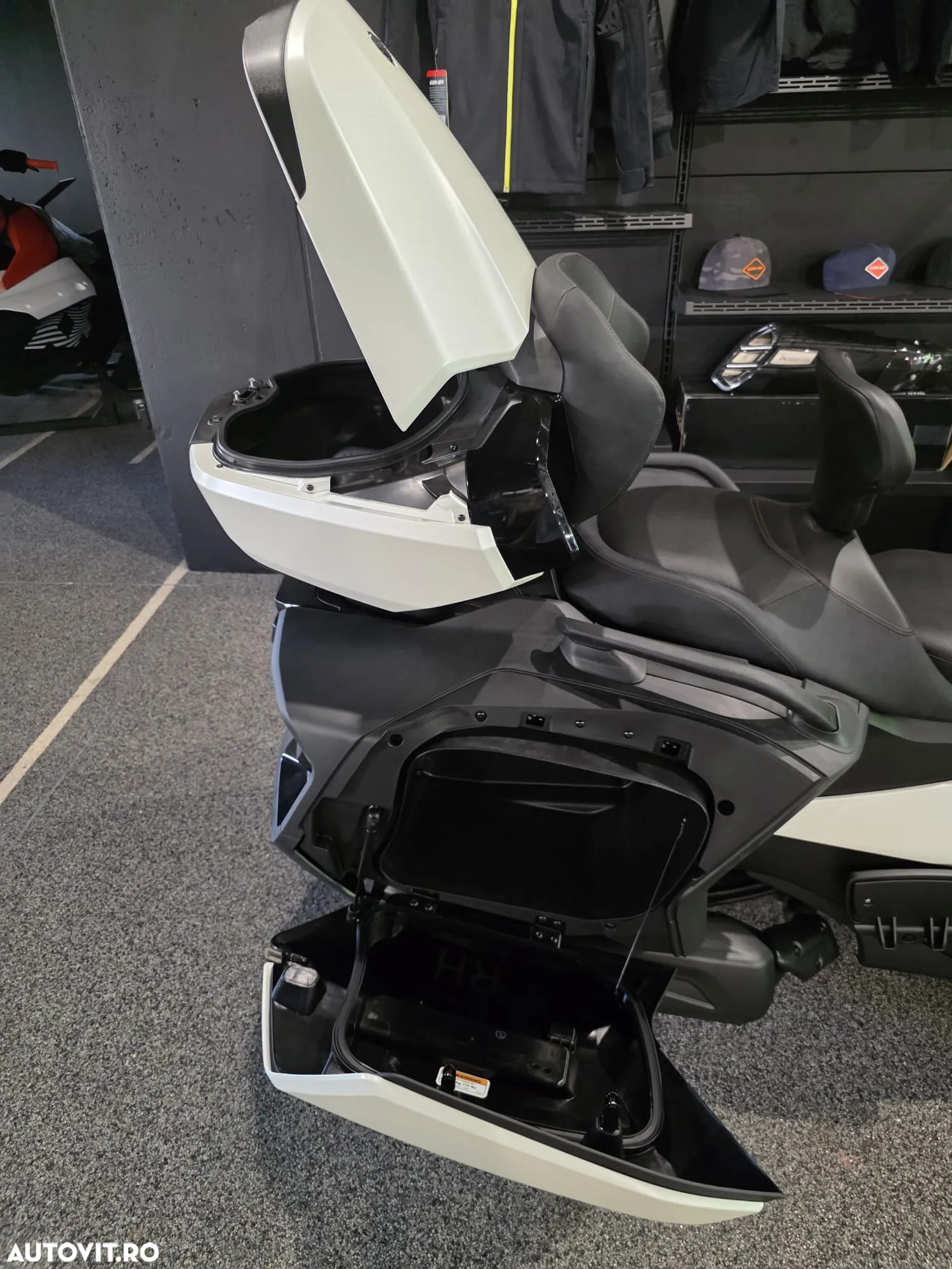 Can-Am Spyder - 8