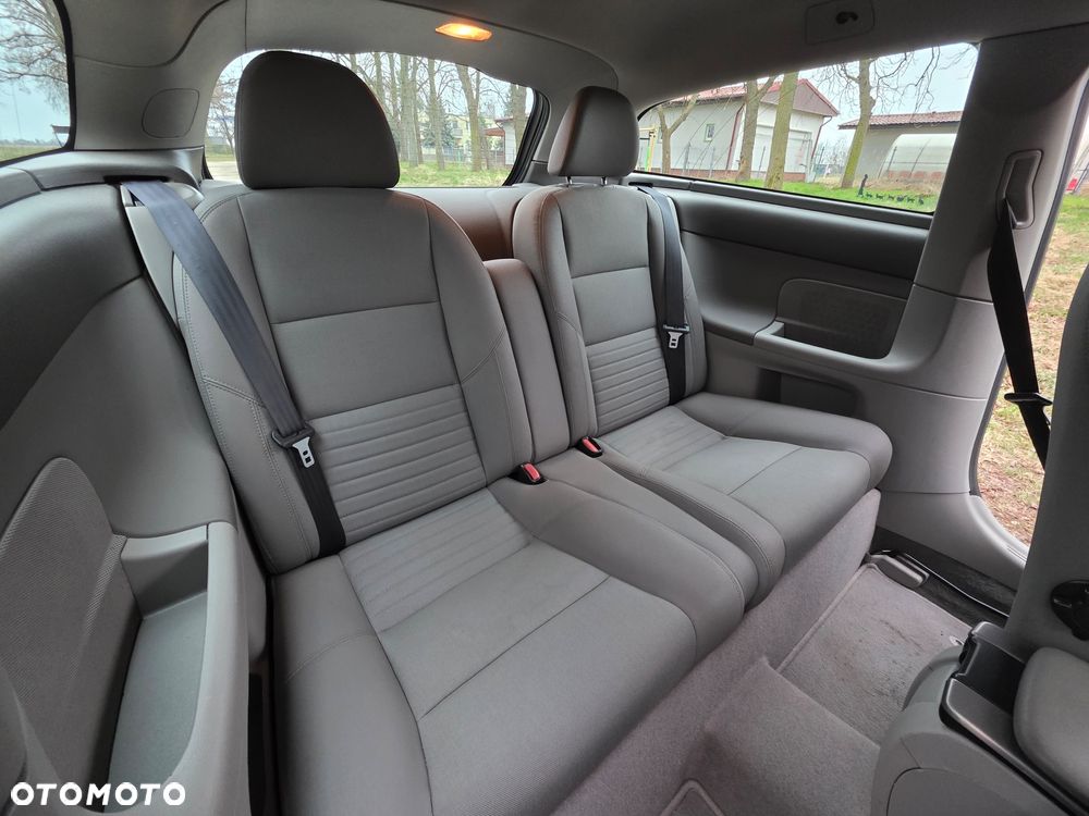 Volvo C30 2.0D Momentum - 9