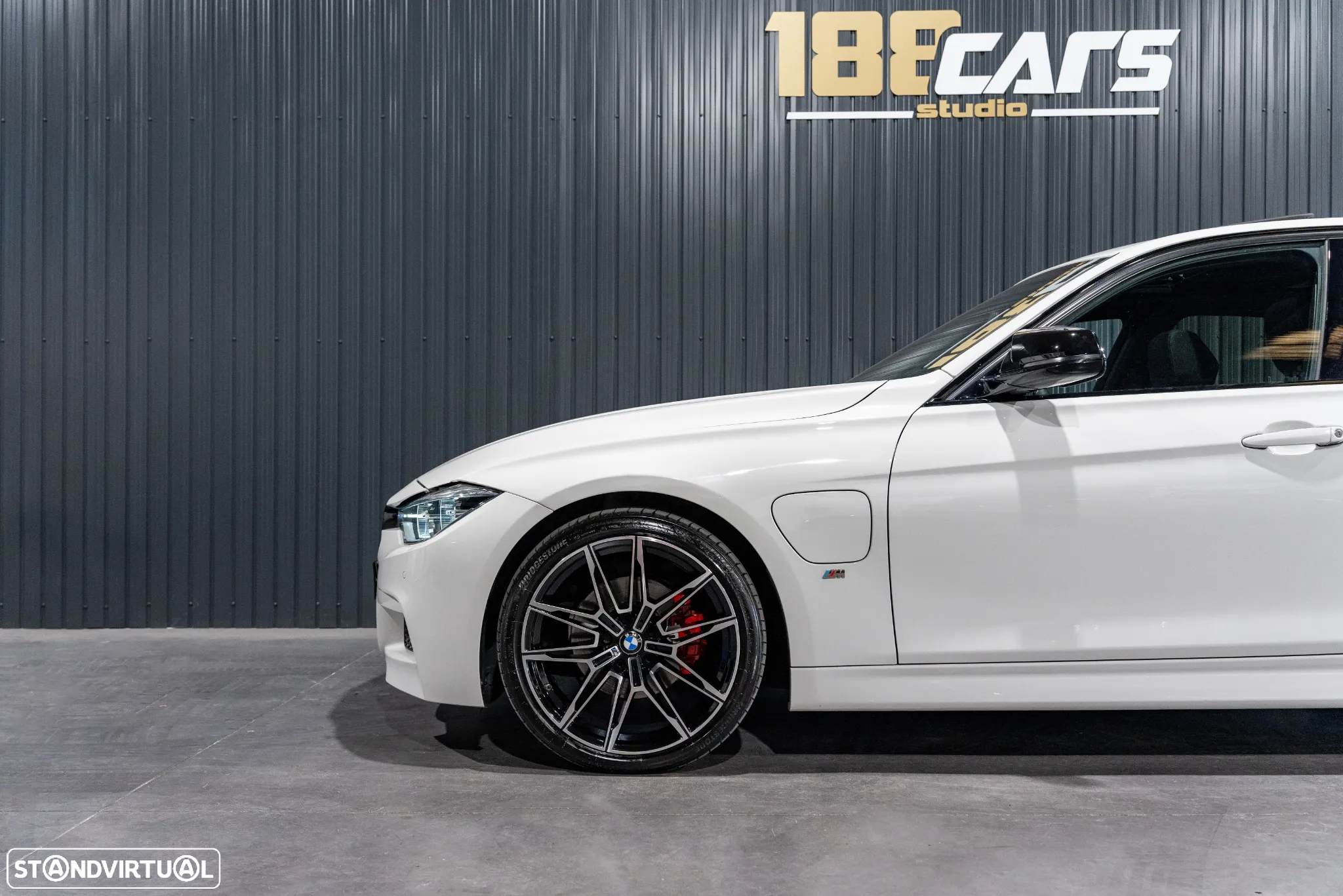 BMW 330 e iPerformance Pack M - 32