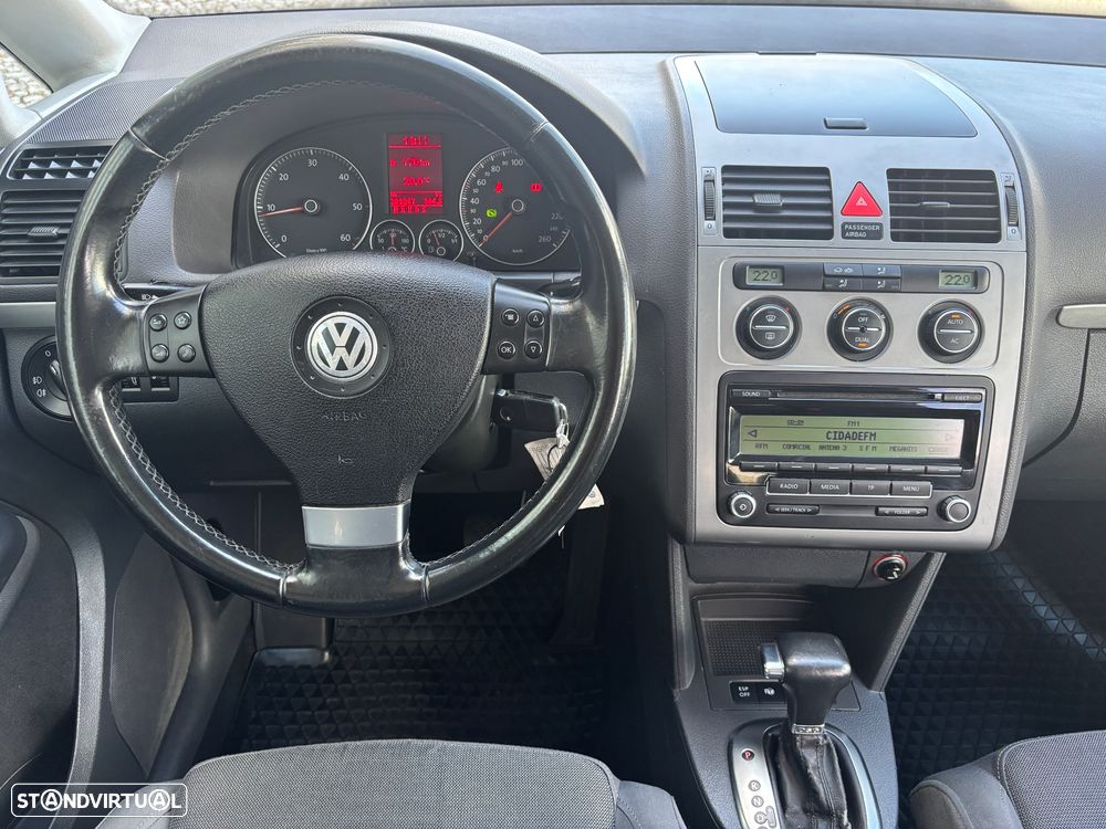 VW Touran 1.9 TDi Highline DSG 7L - 9