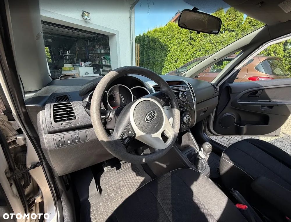 Kia Venga 1.6 L - 6
