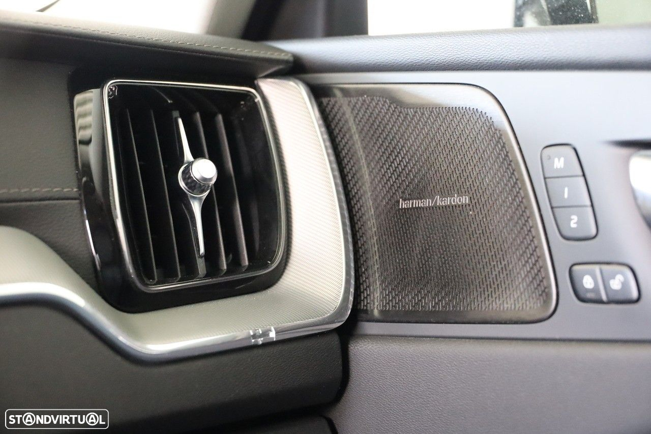 Volvo XC 60 2.0 T6 PHEV Ultimate Dark AWD - 17