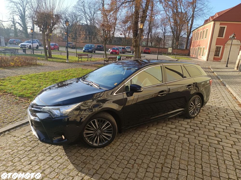 Toyota Avensis 1.8 Premium - 19