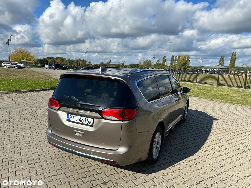Chrysler Pacifica - 19