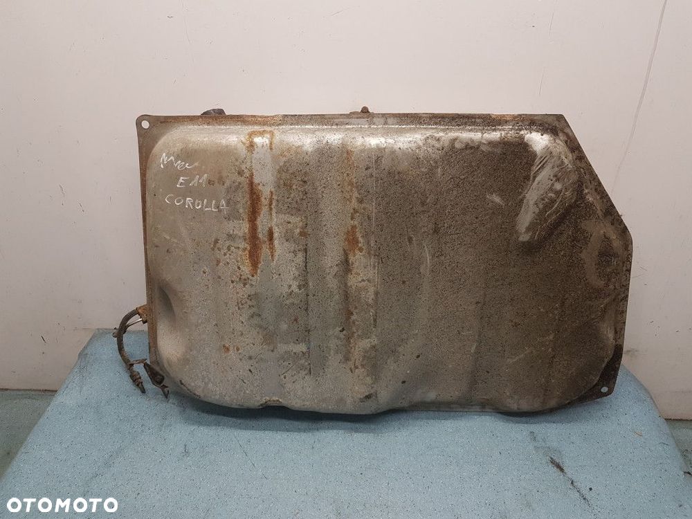 TOYOTA COROLLA E11 1.6 ZBIORNIK PALIWA - 2