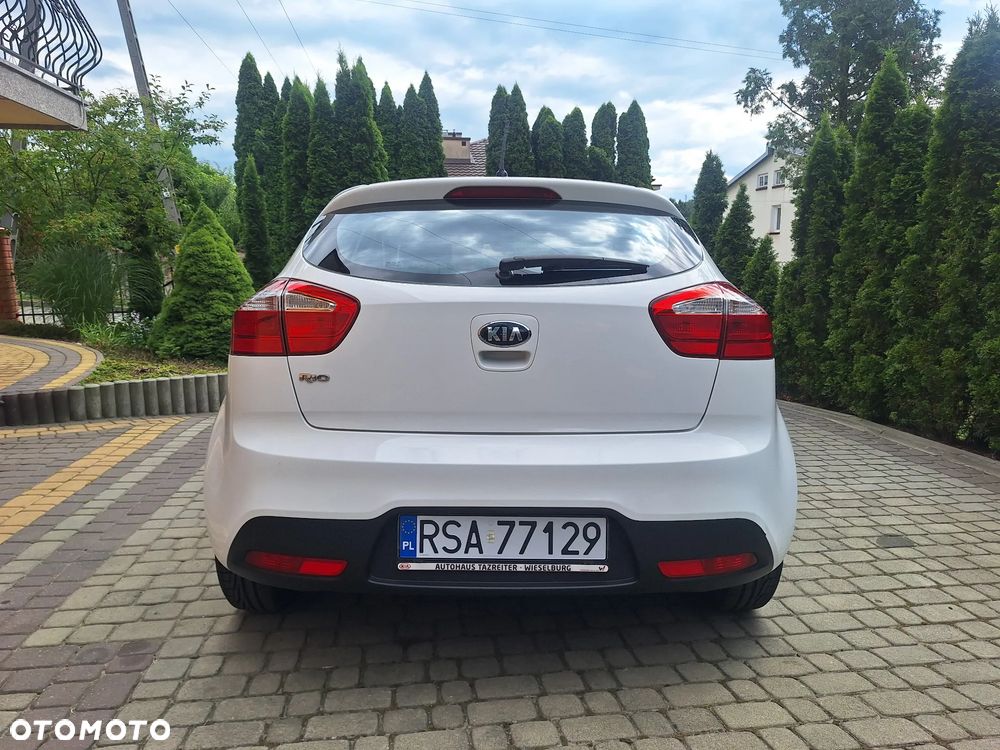 Kia Rio 1.2 L - 6