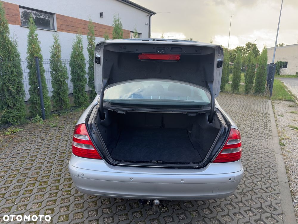 Mercedes-Benz Klasa E 200 CDI Classic - 16