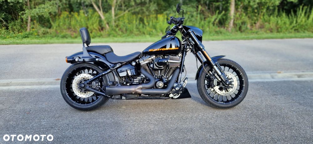 Harley-Davidson Softail Breakout - 1