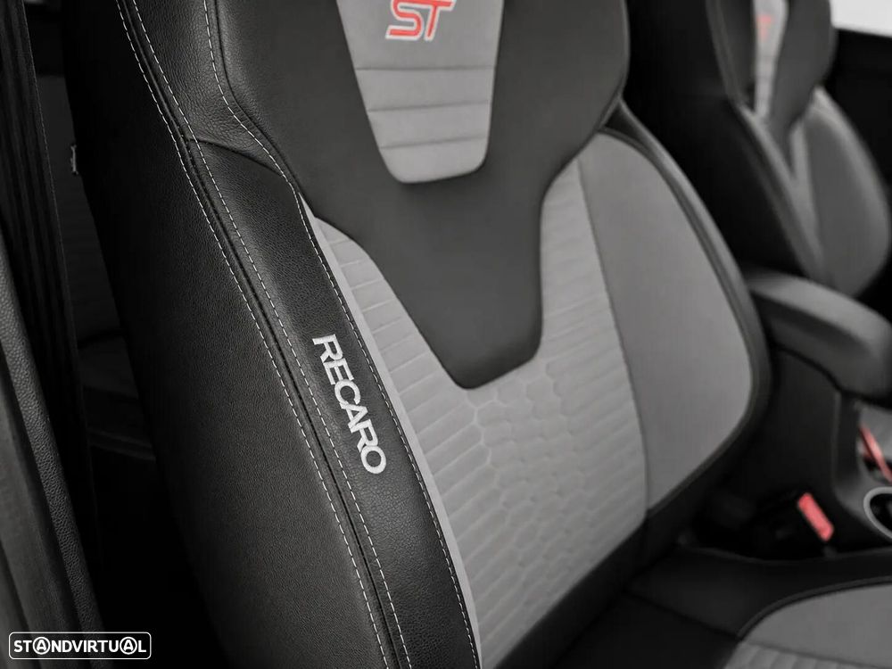 Ford Fiesta 1.6 EcoBoost c/ Pack Pele Desportiva ST - 28