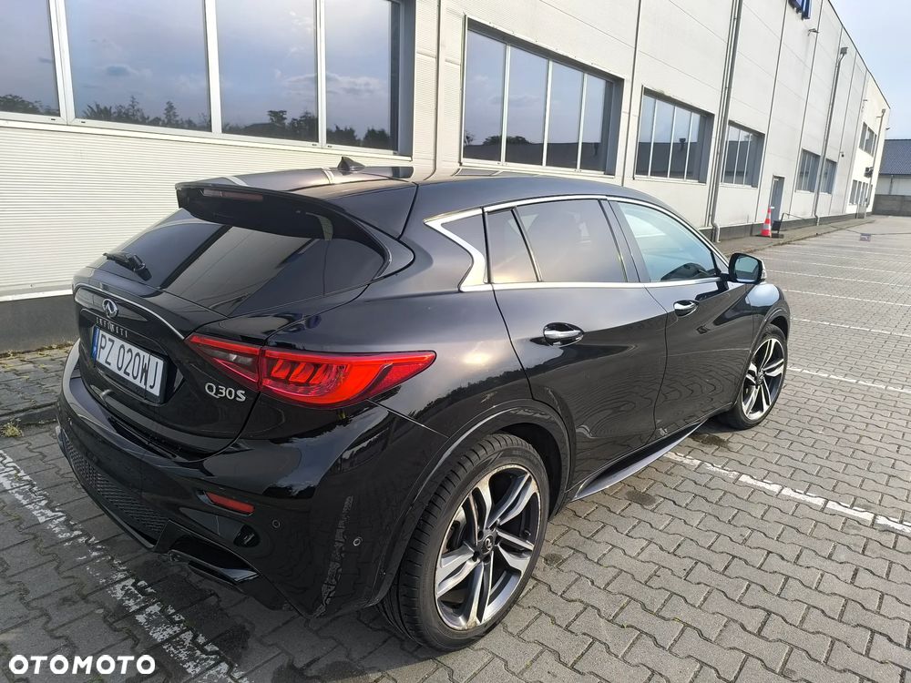 Infiniti Q30 1.5d Sport City Black - 6