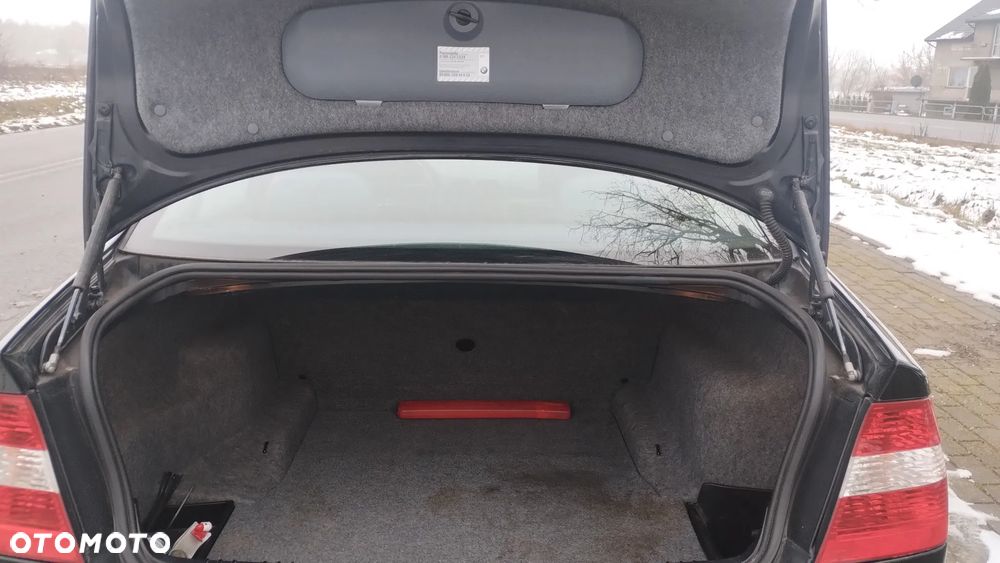 BMW Seria 3 318i - 9