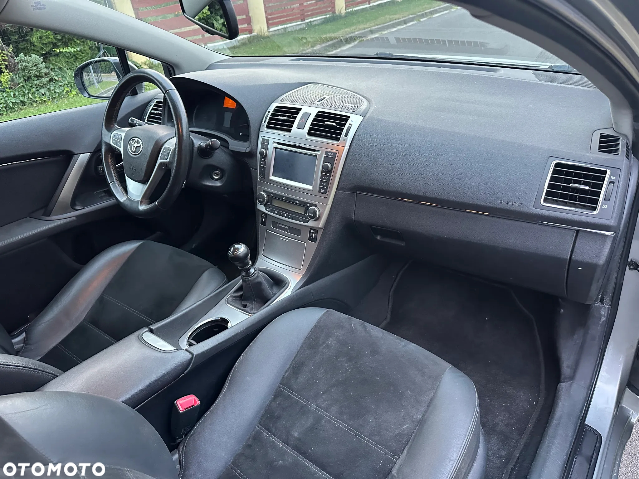 Toyota Avensis Combi 1.8 Executive - 14