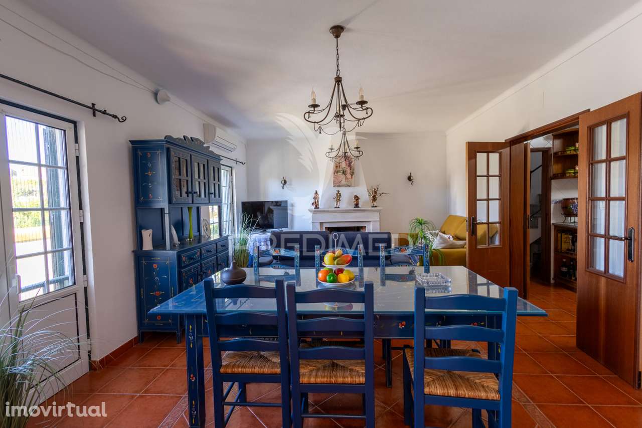 Moradia T5 chave na mão com amplo jardim e garagem - Grande imagem: 2/38