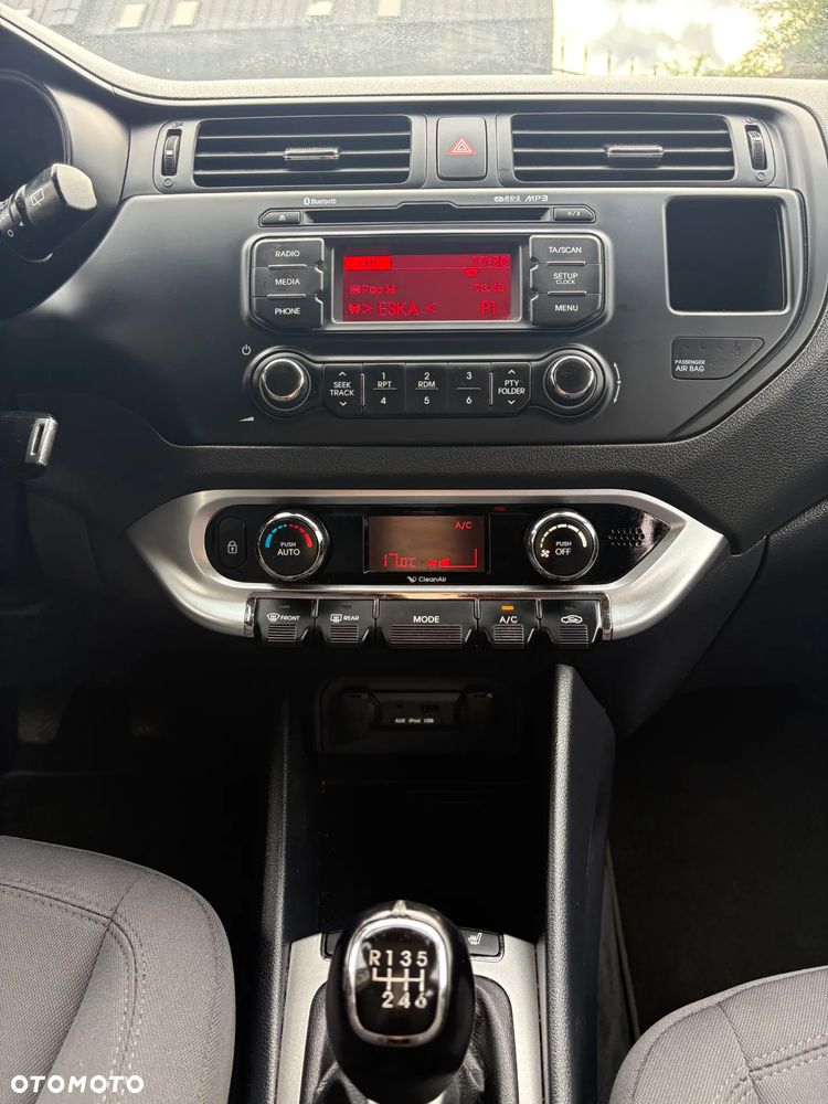 Kia Rio - 14