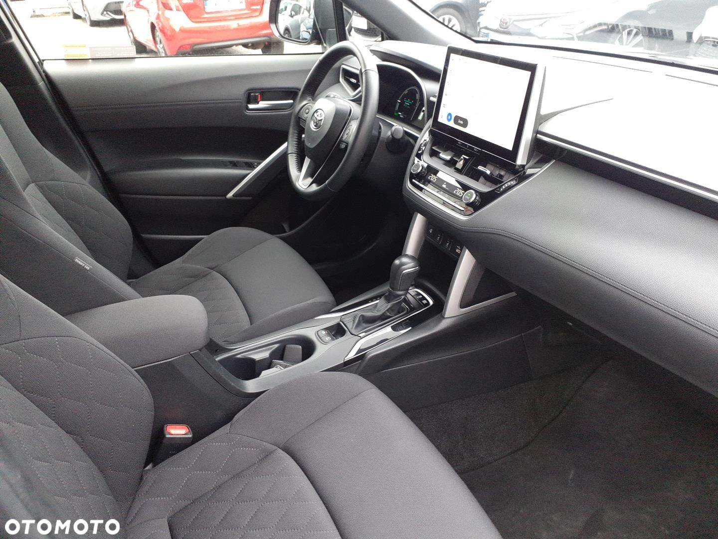 Toyota Corolla Cross - 12