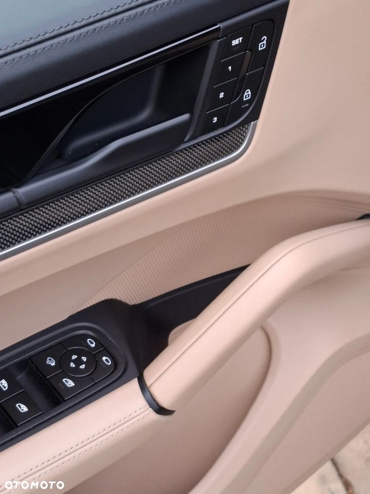 Porsche Cayenne - 32