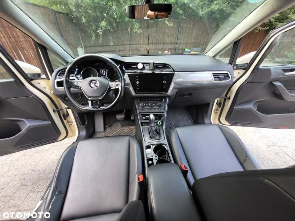 Volkswagen Touran - 5