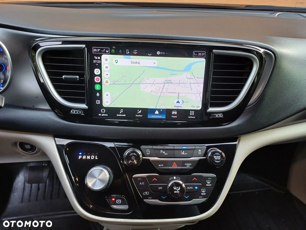 Chrysler Pacifica - 16