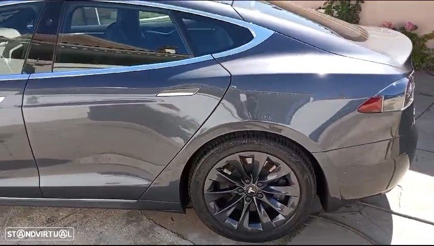 Tesla Model S - 7