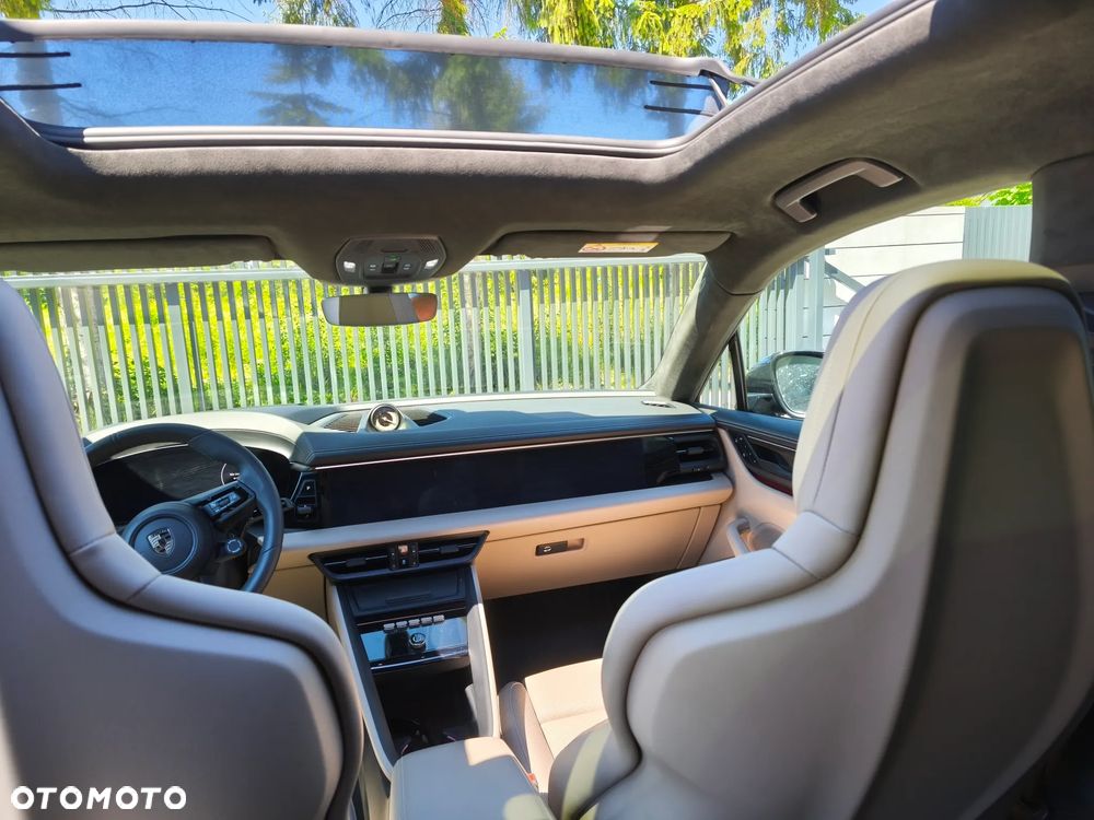 Porsche Macan - 24