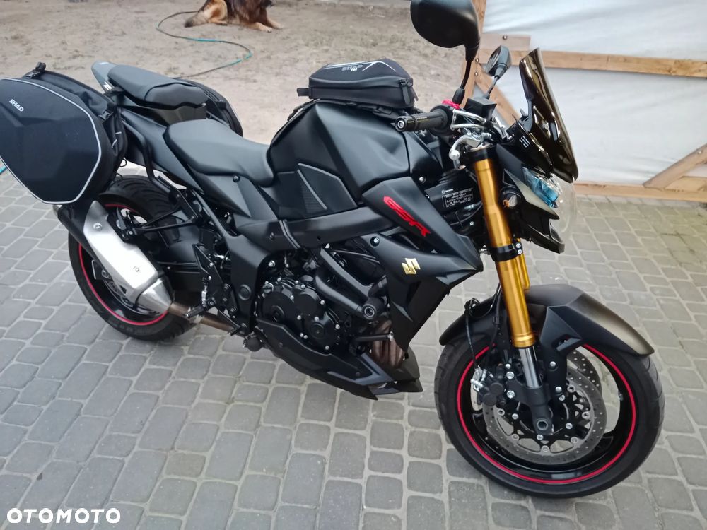 Suzuki GSR - 9