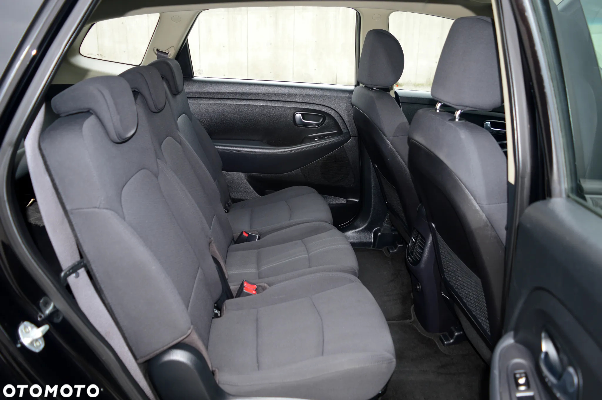 Kia Carens - 12